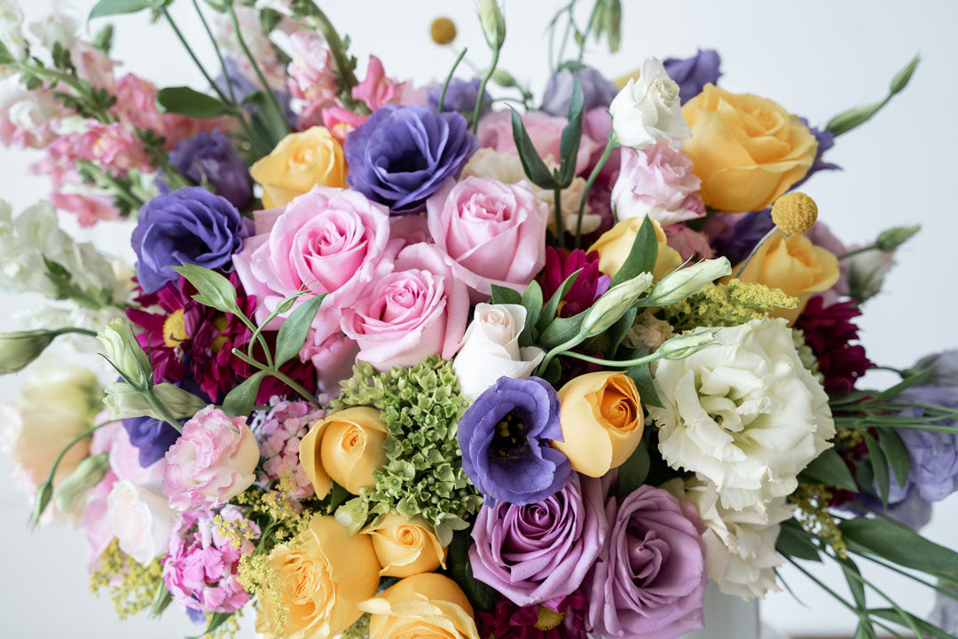 Arreglo de Flores moradas y amarillas
