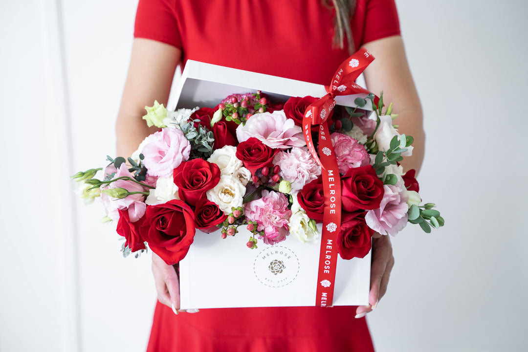 Flores de cumpleaños con rosas rojas