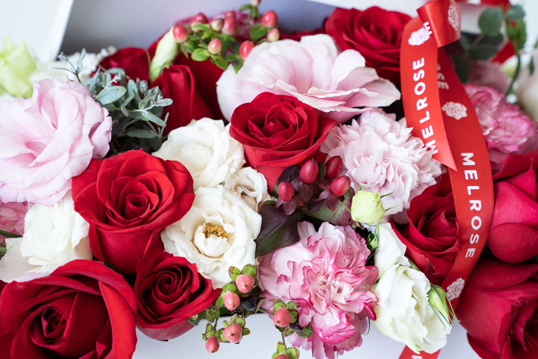 Flores de cumpleaños con rosas rojas