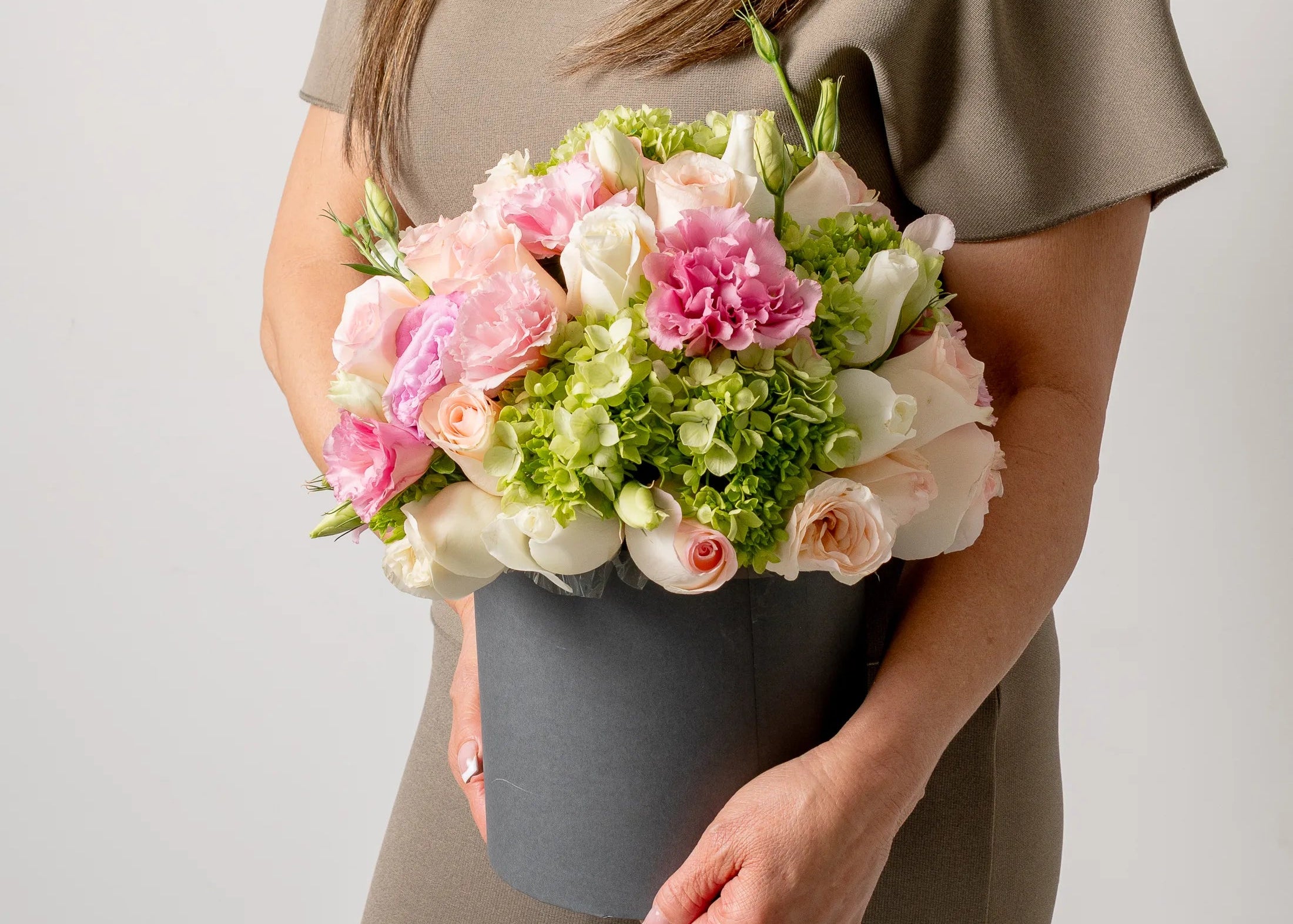 caja floral mini rosas pastel regalo elegante