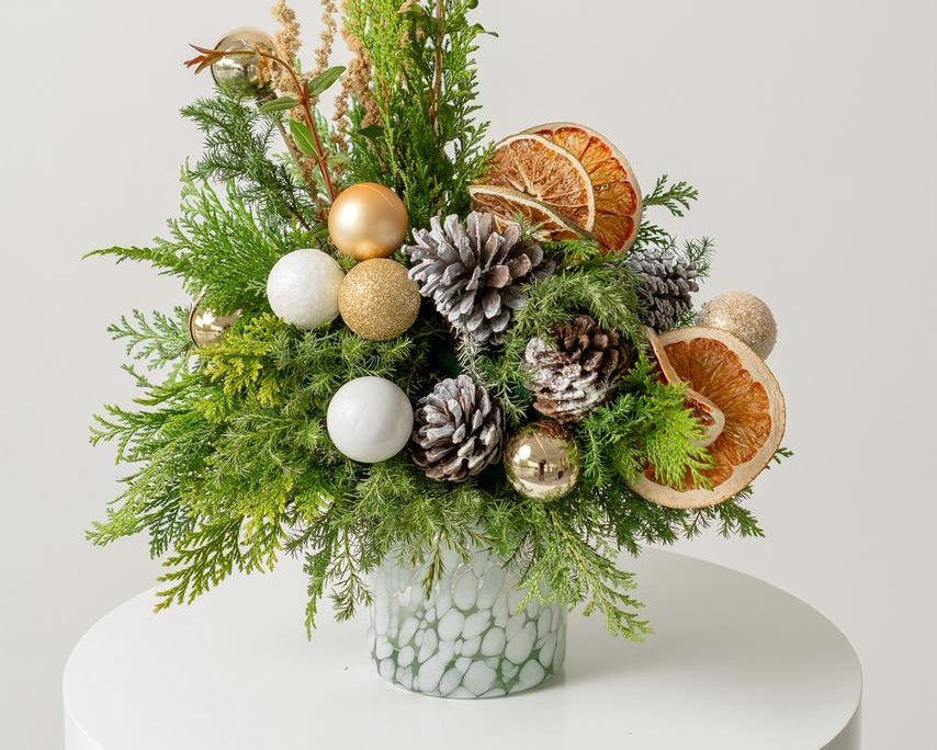 Flores de navidad con naranja deshidratada