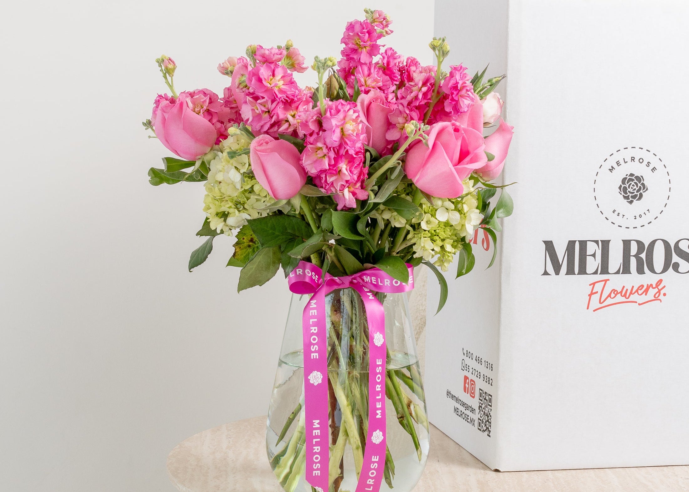 Bouquet de flores rosas San Valentín