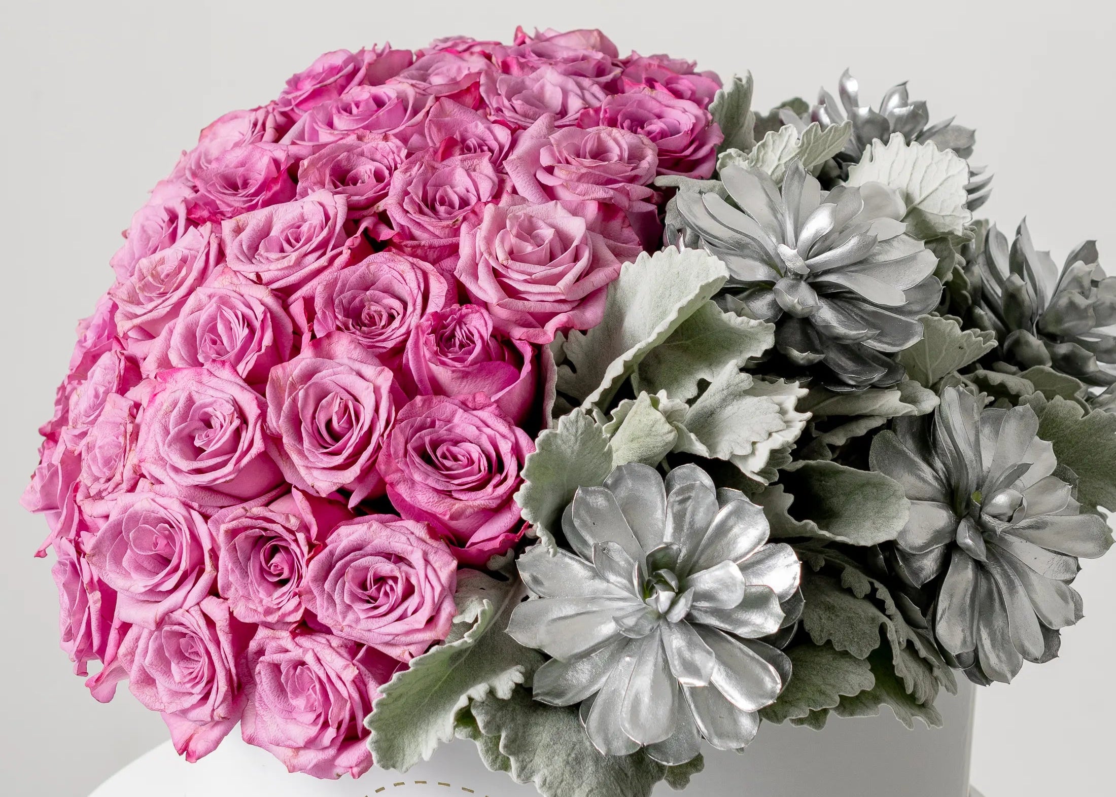 caja 80 rosas lilas arreglo premium