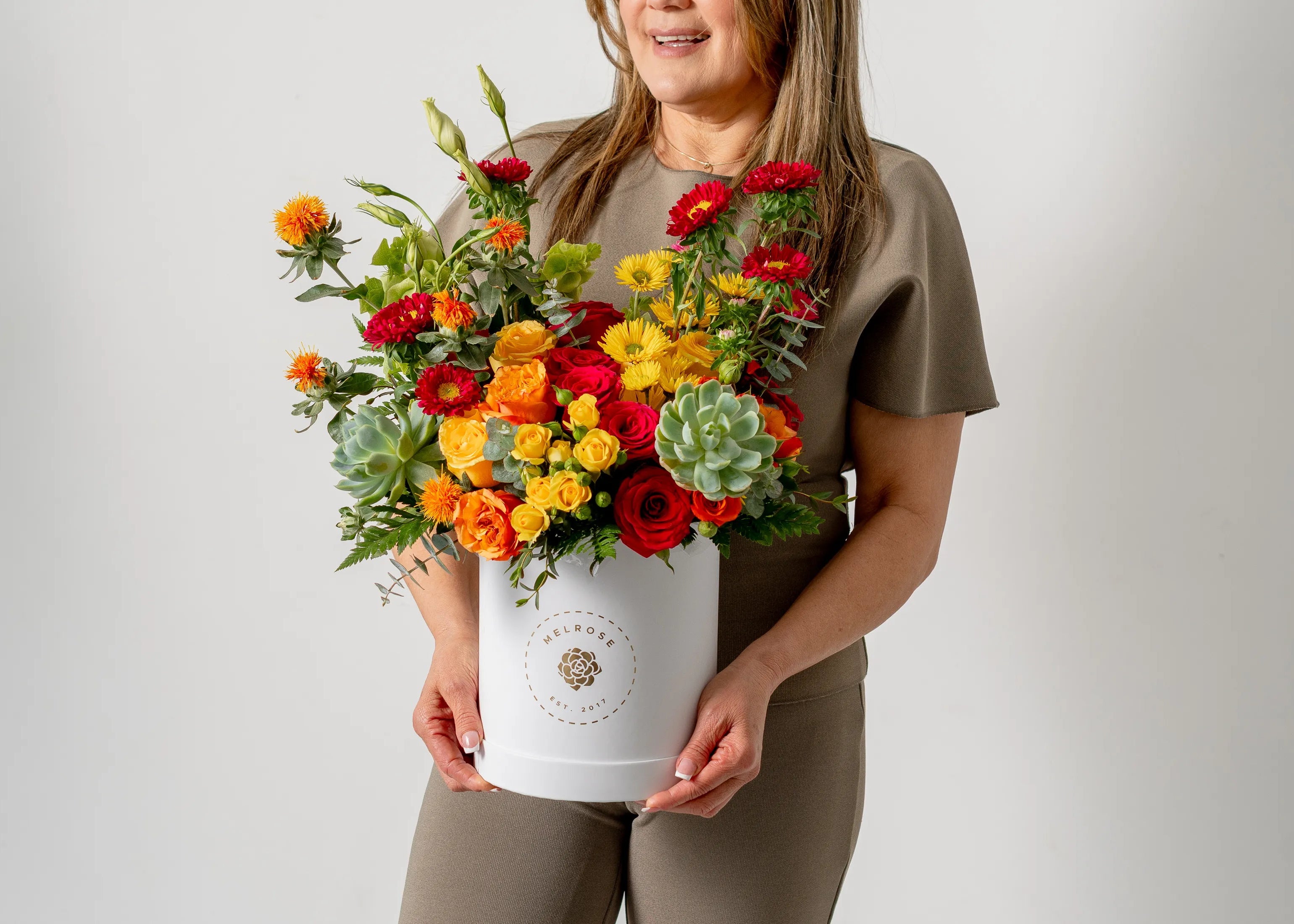 caja floral rosas naranjas suculentas mexico