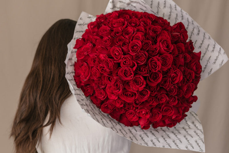 150 red roses